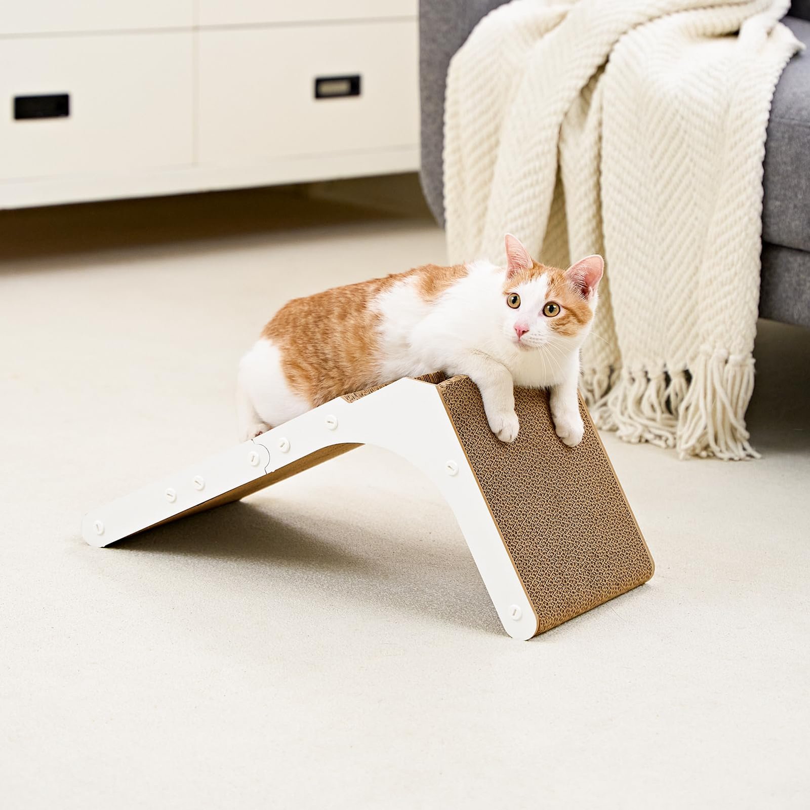 L-shaped corrugated cat scratcher